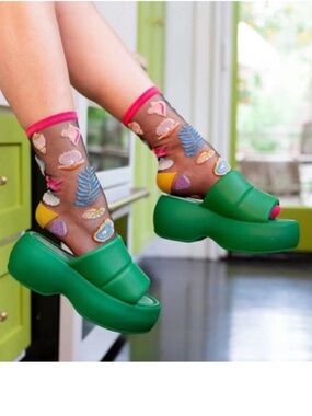 Seychelles Sorry Bout It sandal Green leather. Made in Italy wedges size 7